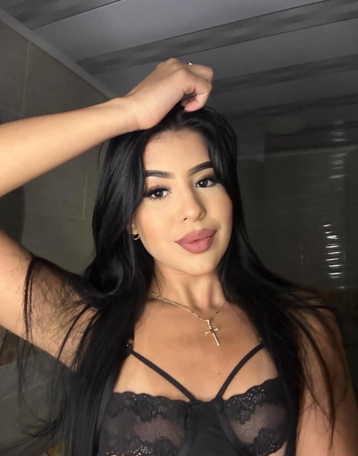MUJER DESEOSA COMPLACIENTE EN PUERTO DE LA CRUZ