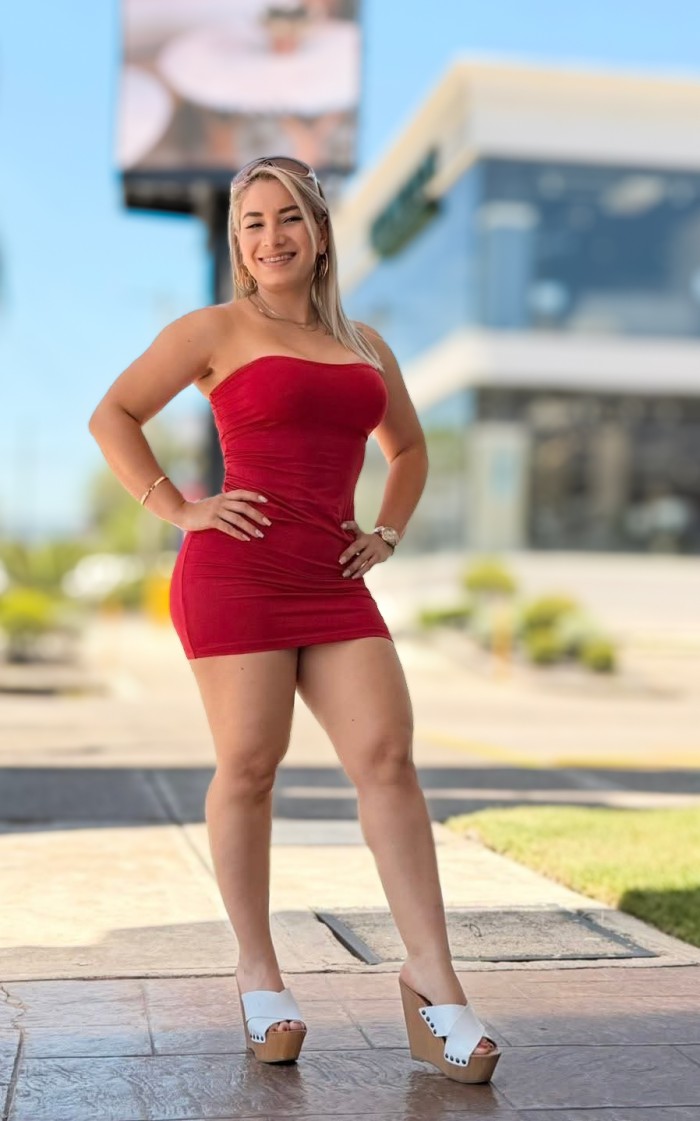 TRABAJO HASTA ULTIMAS HORAS…rubia fiestera