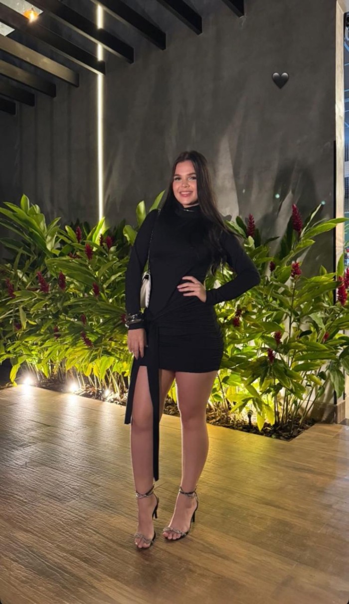 Jully la morena más guapa de la ciudad