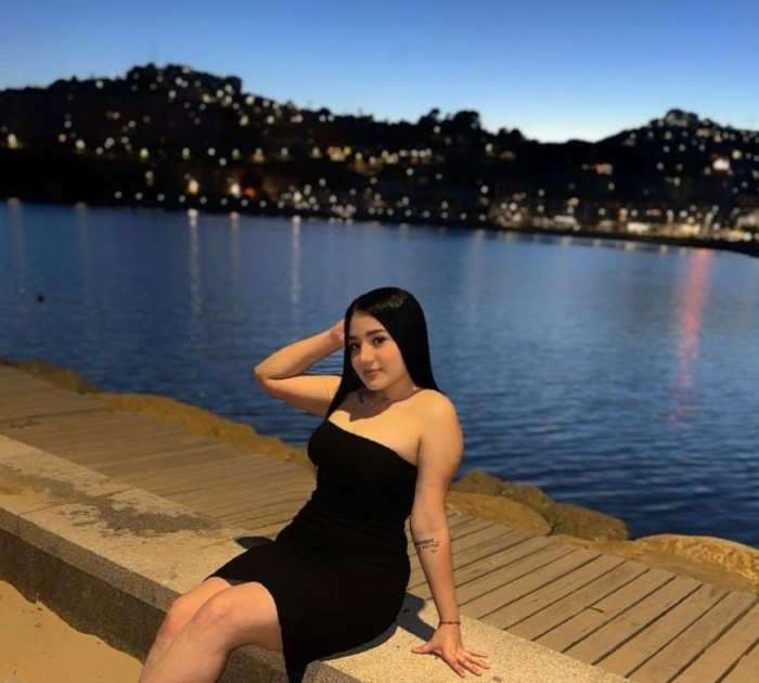 GORGEOUS INDEPENDENT COLOMBIAN WOMAN