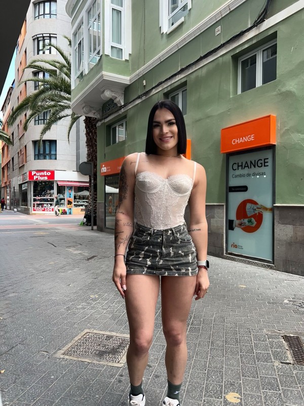 TRANS LATINA MUY CACHONDA EN LAS CANTERAS