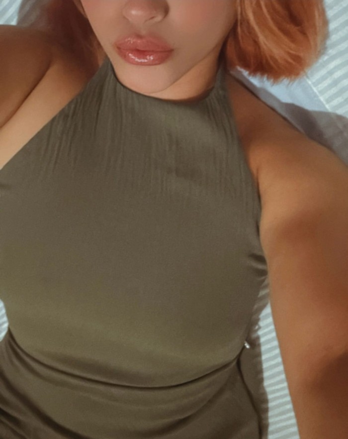 Joven 26 años risueña atenta sexy y complaciente
