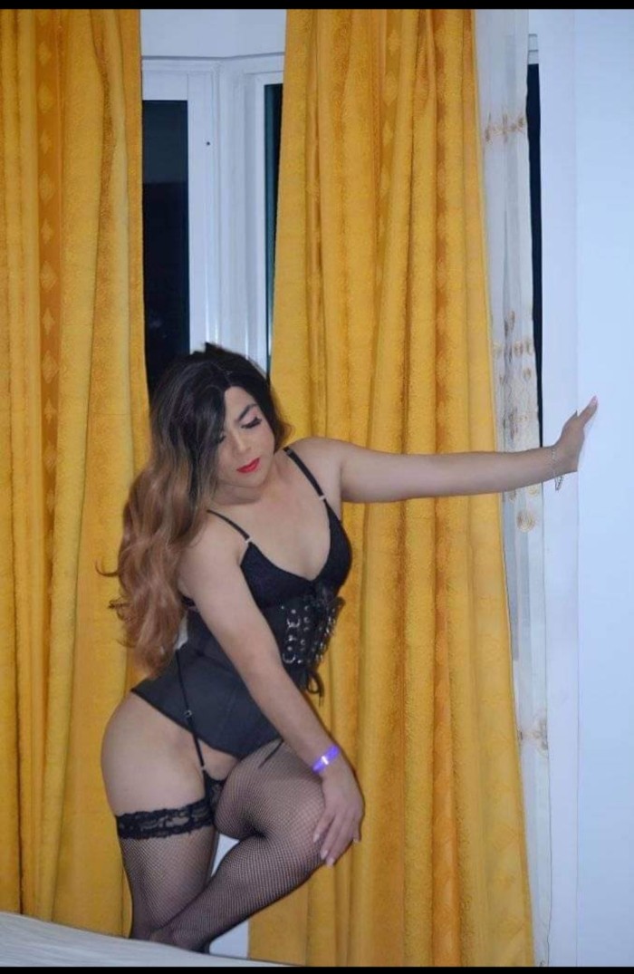 Muy guarra y cachonda y complaciente