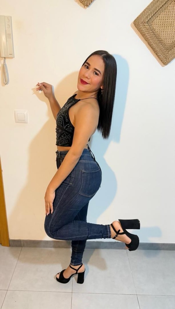 Joven senxual exótica morbosa y fiestera