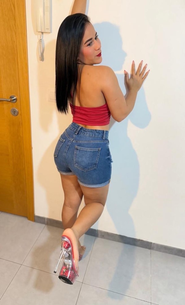 Joven senxual exótica morbosa y fiestera