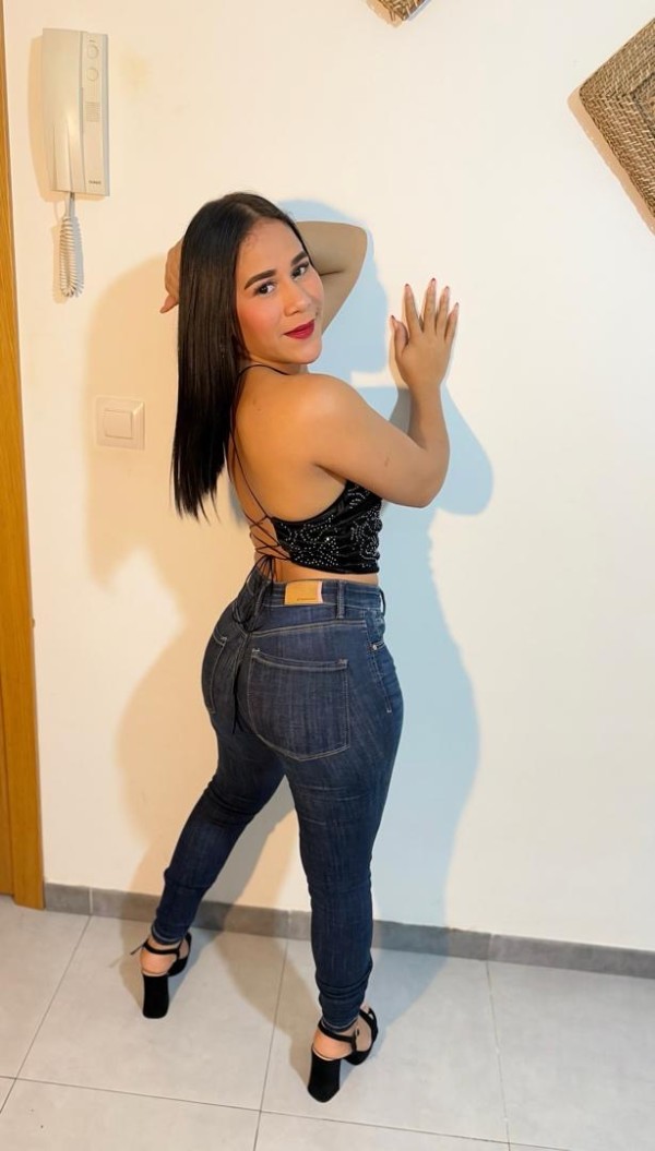 Joven senxual exótica morbosa y fiestera