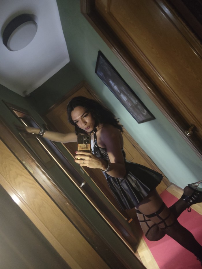 Niña Trans colombiana pollona y caliente