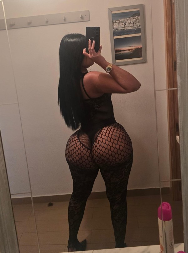 EXOTICA, CALIENTE, EXTROVERTIDA Y MUY CAÑERA