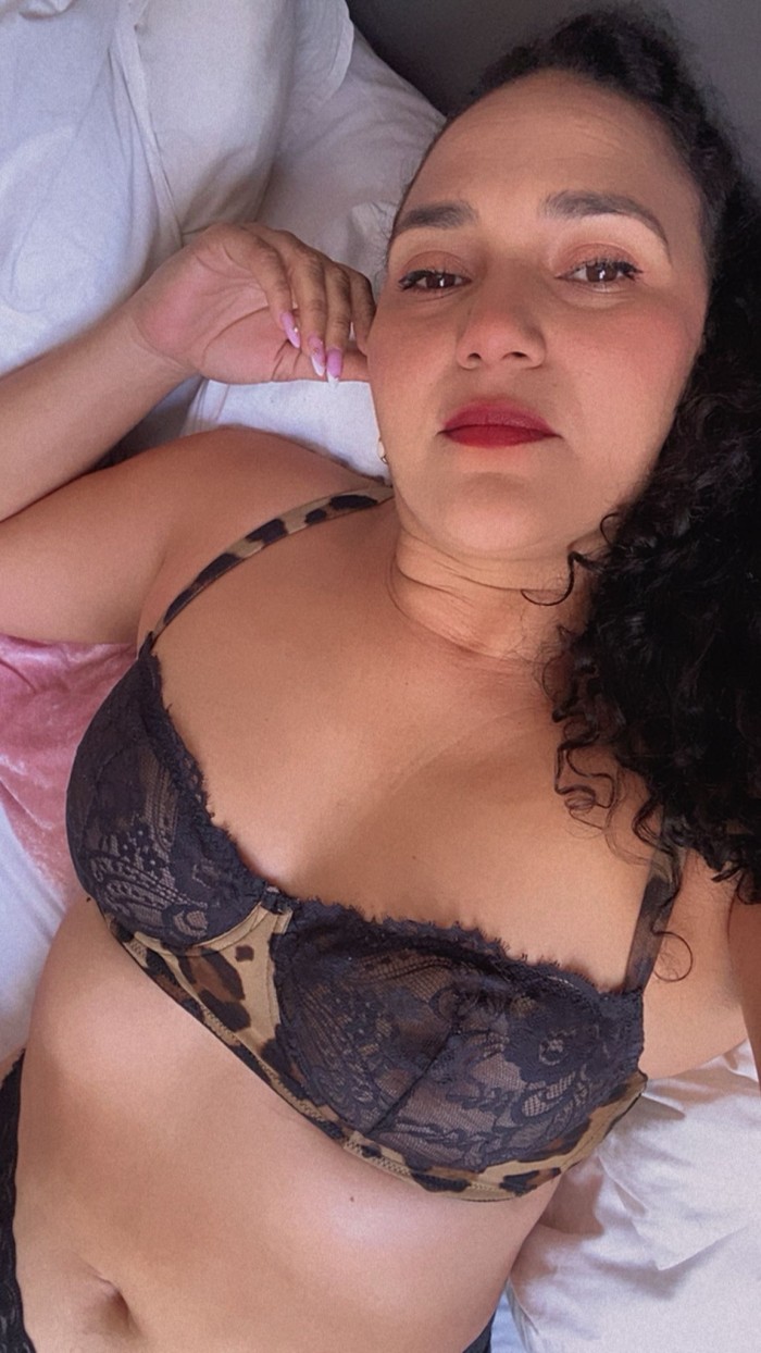 Soy una chica madurita muy caliente y cachonda