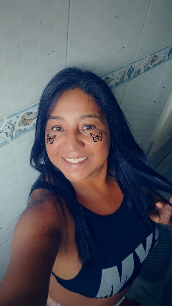 Brasileña calentita solo videollamada