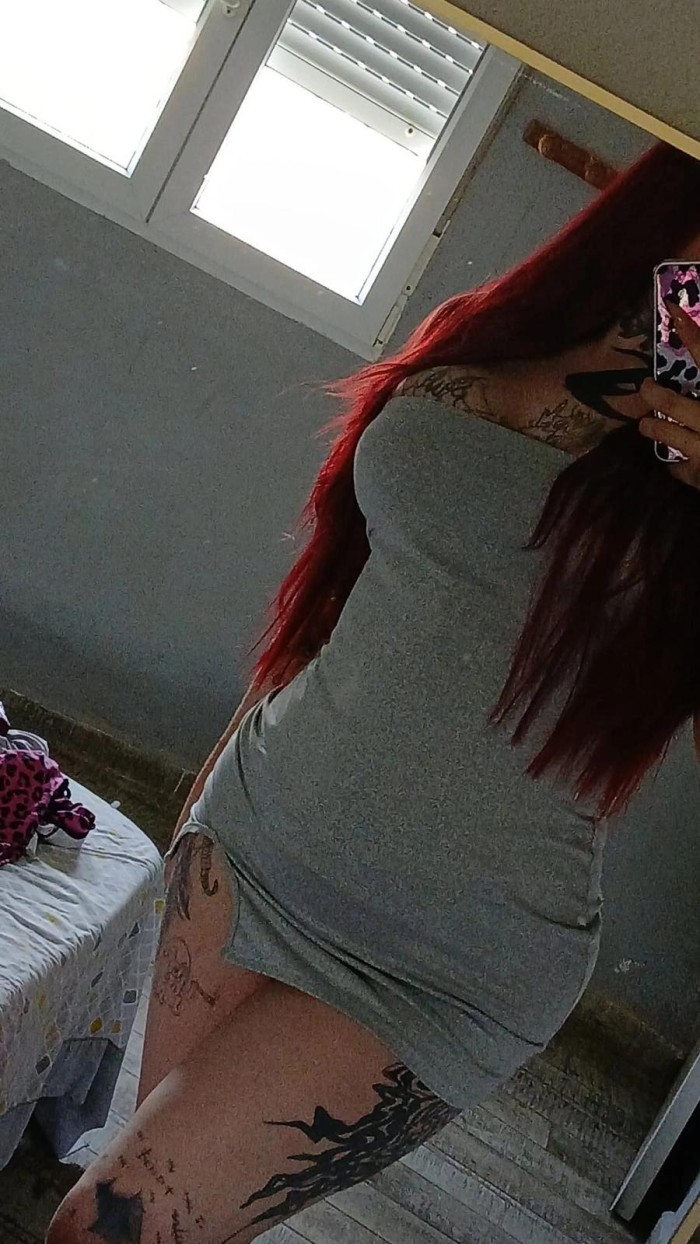 CHICA TRANS TATUADA Y FIESTERA