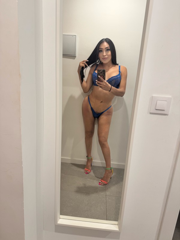 HERMOSA TRANS REAL Y FIESTERA DESCOMPLICADA CACHONDA