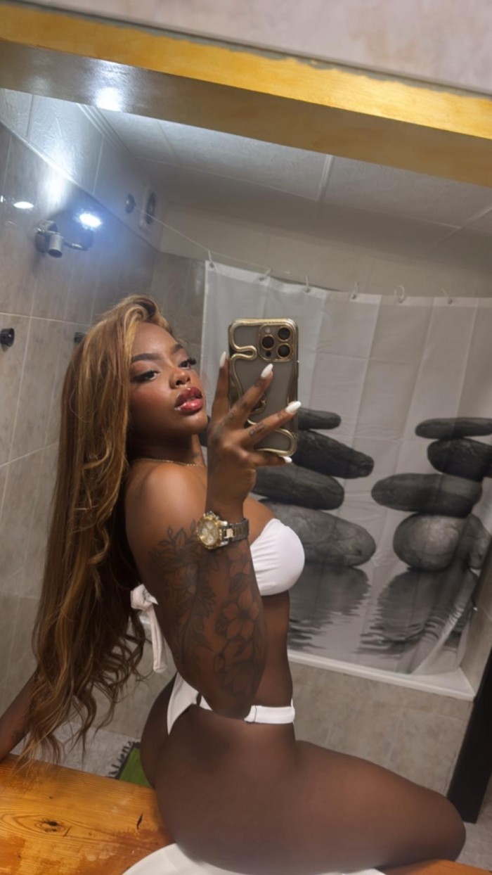 Implicada colombiana muy guapa negrita en Usera