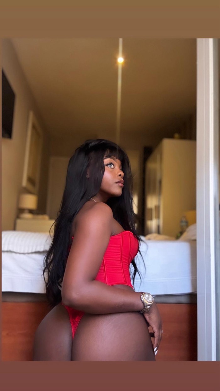 Implicada colombiana muy guapa negrita en Usera