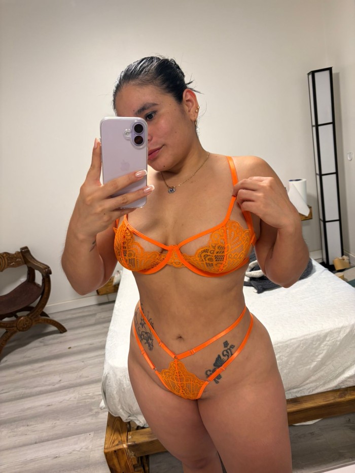 SEXY FOGOSA Y JUGUETONA EN (COLLBLANC)