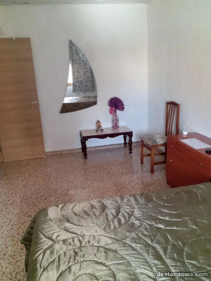 SE ALQUILAN DOS HABITACIONES SUPER COMODAS EN AMPOSTA