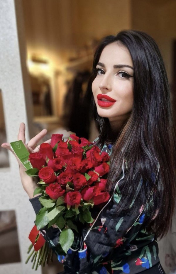 ANASTASIA CHICA DE ESTE … TE VAS ENAMORAR )
