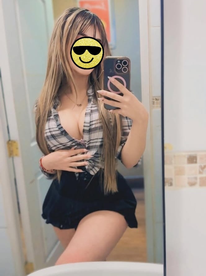 Rubia espectacular y tetona