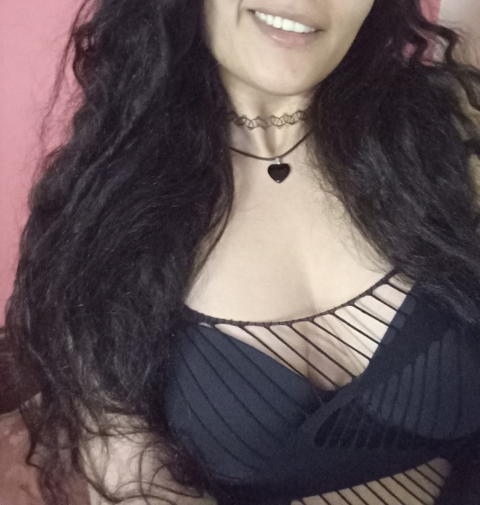 LATINA ARDIENTE, VICIOSA Y FIESTERA