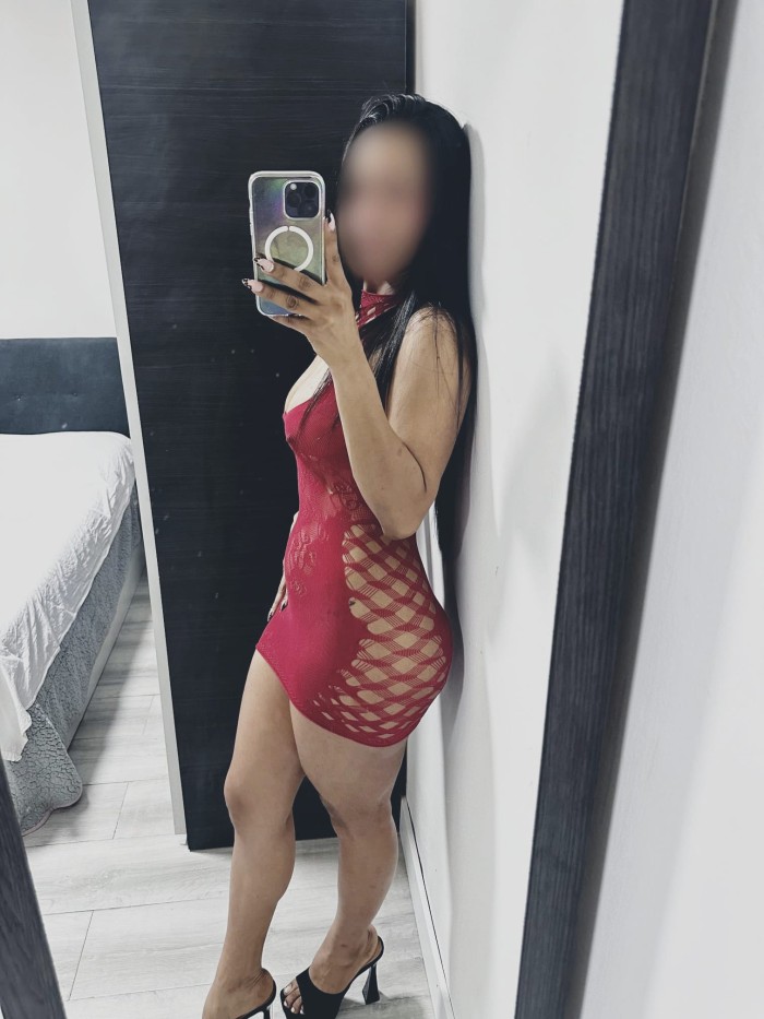 DESEOSA IMPLICADA CACHONDA MUY COMPLACIENTE