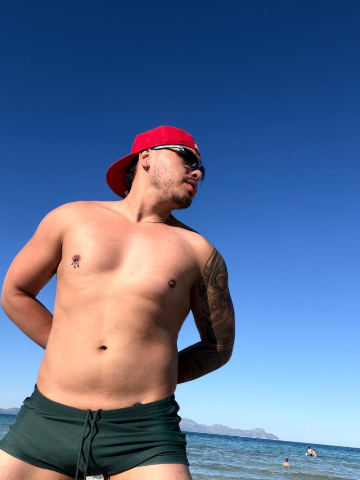 LATINO POTENTE Y MUY FIESTERO EN MADRID