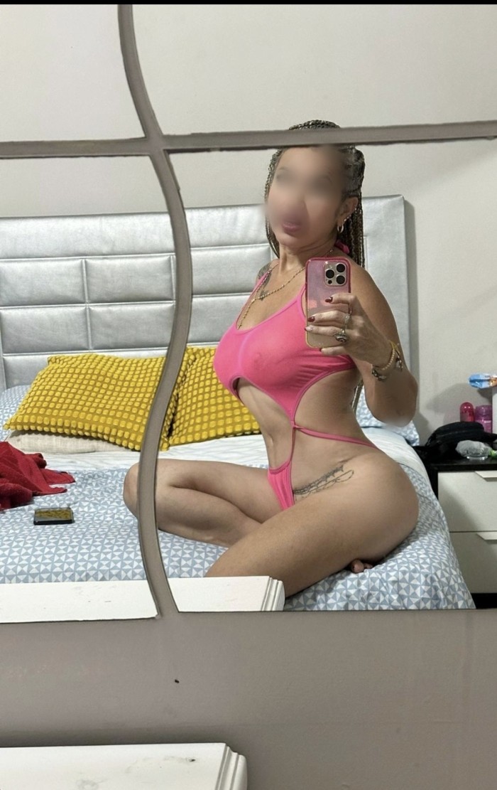 Lorena Venezolana Ardiente en Mesa y López
