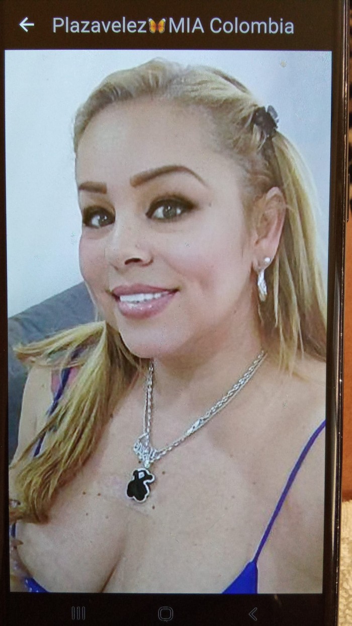 Mia – Colombiana elegante y apasionada en Vélez-Málaga