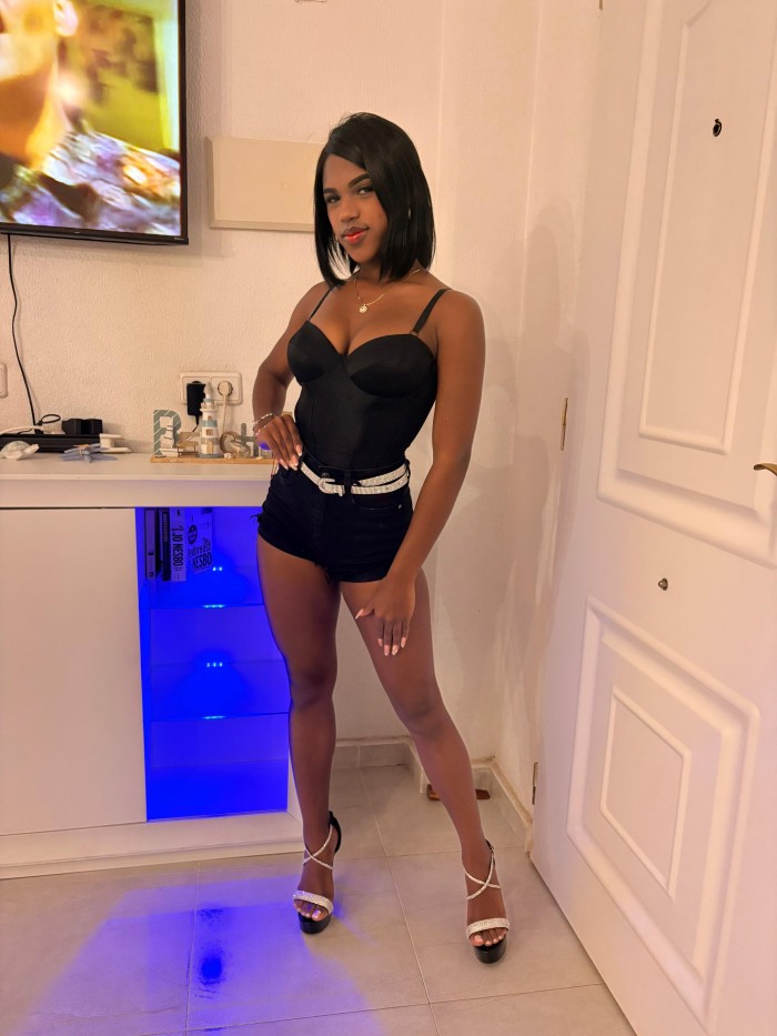 Mar – Venezolana joven y encantadora en Vélez-Málaga