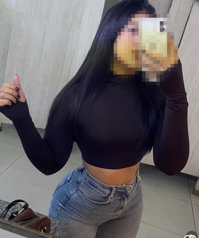 MORENA MUY GUAPA .. BESUCONA EN BURELA