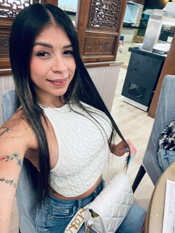 Kelly chica complaciente y ardiente