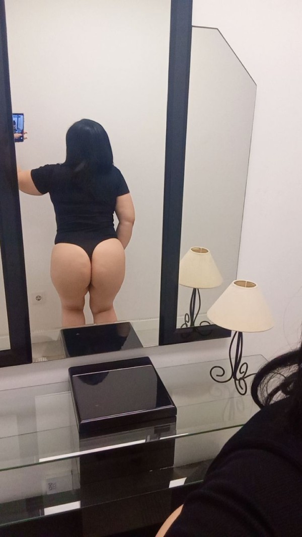 SANDRA MIRADA INTENSA Y PROVOCATIVA X NATURALEZA