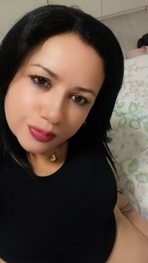 SANDRA MIRADA INTENSA Y PROVOCATIVA X NATURALEZA