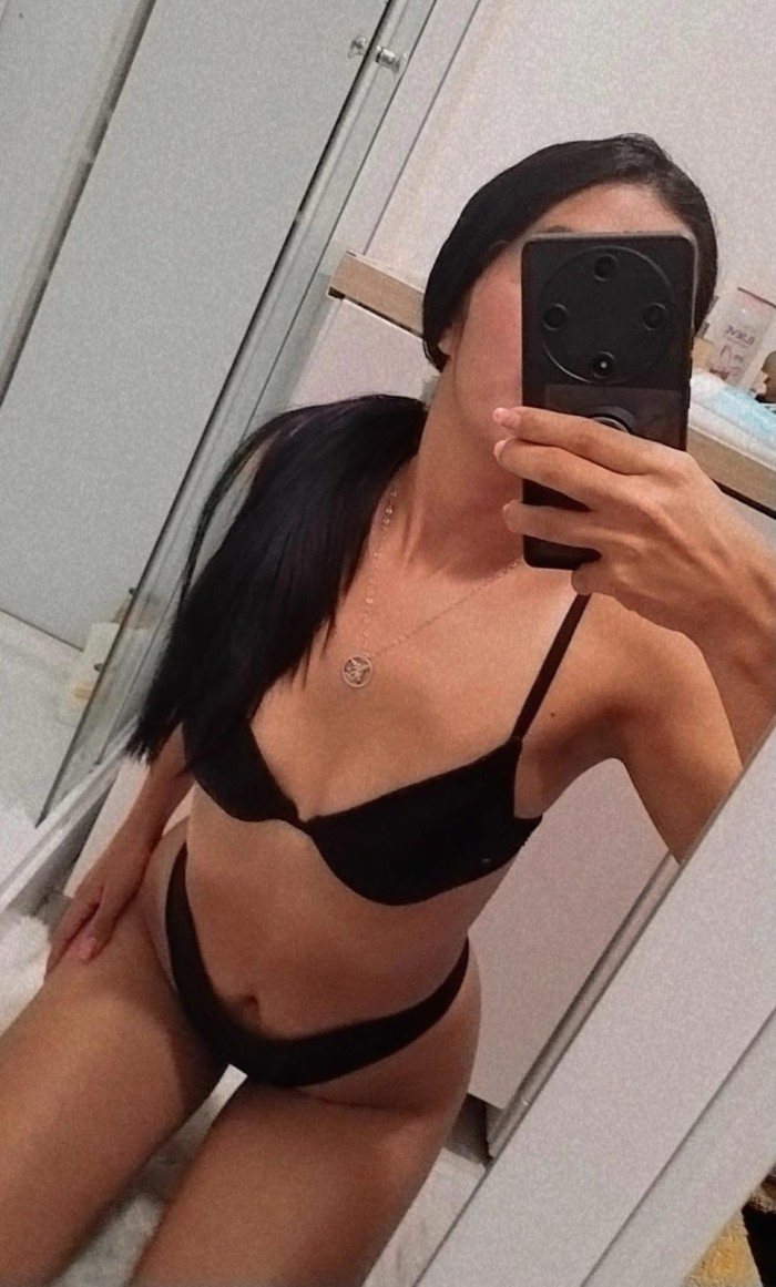 SEXY BRASILEÑA EXTROVERTIDA Y MUY CALIENTE