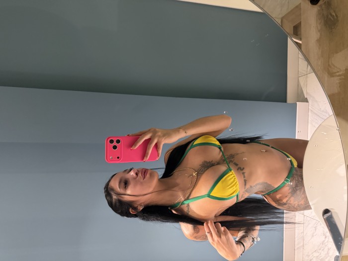 FLACA COMPLACIENTE Y MUY FIESTERAAAA