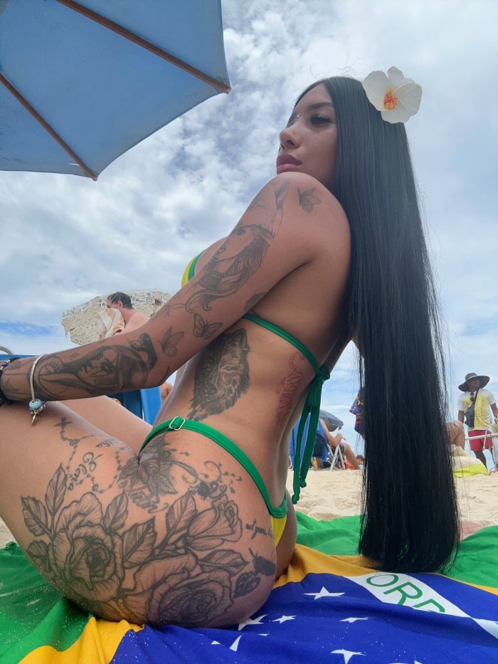 FLACA COMPLACIENTE Y MUY FIESTERAAAA