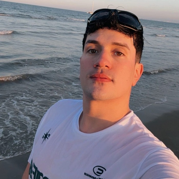 hola soy Camilo un chico ardiente mui cachondo