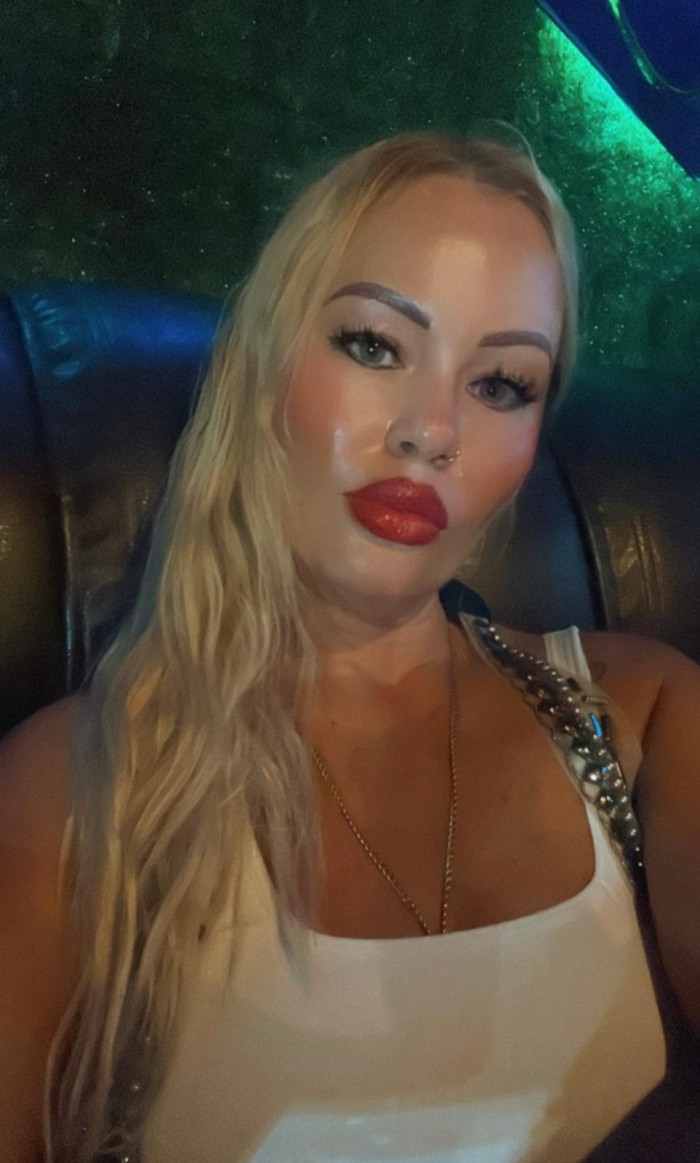 MARA JOVEN SIMPÁTICA Y DIVERTIDA
