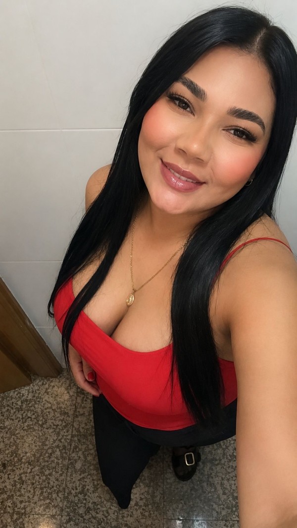 kata muy sexosa me encanta follar y que me den por el culo y mucho más.