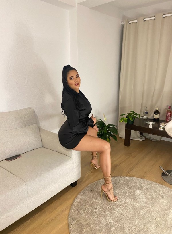 kata muy sexosa me encanta follar y que me den por el culo  y mucho más.