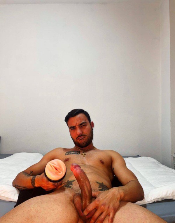Latino musculoso, masculino y muy caliente