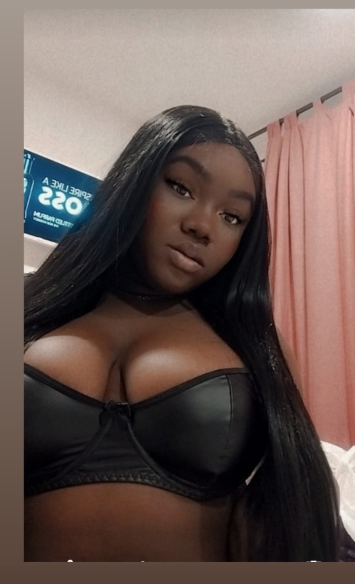 LATINA MORENA DOMINANTE Y ADICTA A LA POLLA