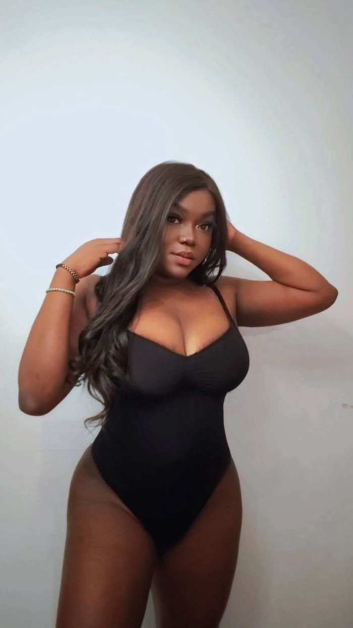 LATINA MORENA DOMINANTE Y ADICTA A LA POLLA