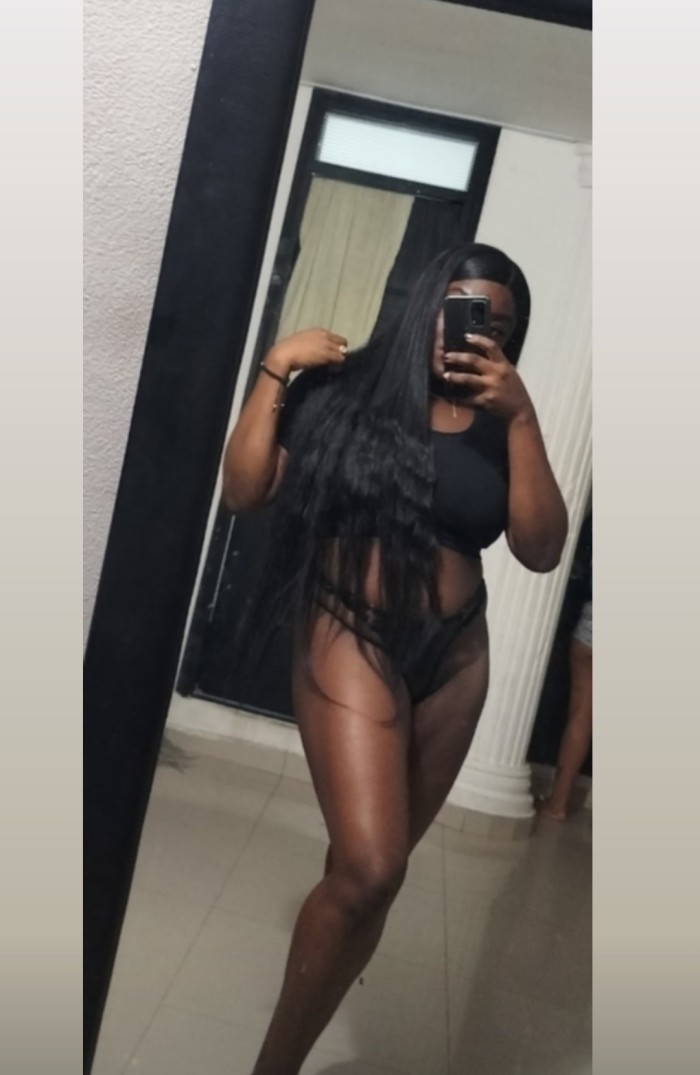LATINA MORENA DOMINANTE Y ADICTA A LA POLLA
