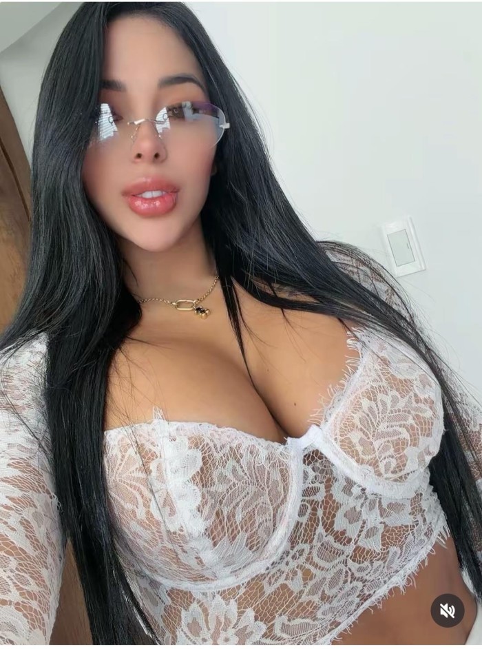 COLOMBIANA PRECIOSA 27 AÑOS SOLO DESPLAZAMIENTOS