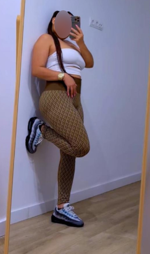 PAMELA JOVENCITA CALIENTE MORBOSA 24H FIESTERA SALIDAS SANT FELIU GUIXOLS