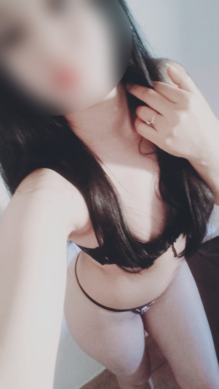 Lisa jovencita 21 años guapa cariñosa viciosa fiestera en vic
