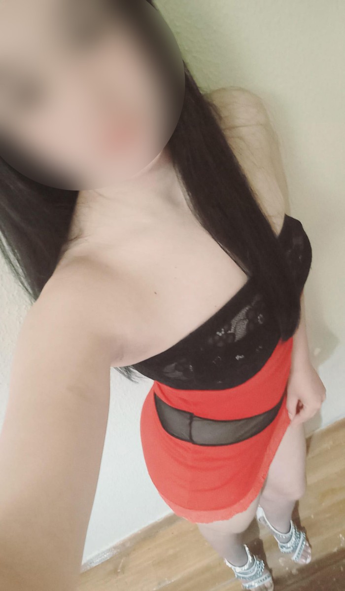 Lisa jovencita 21 años guapa cariñosa viciosa fiestera en vic