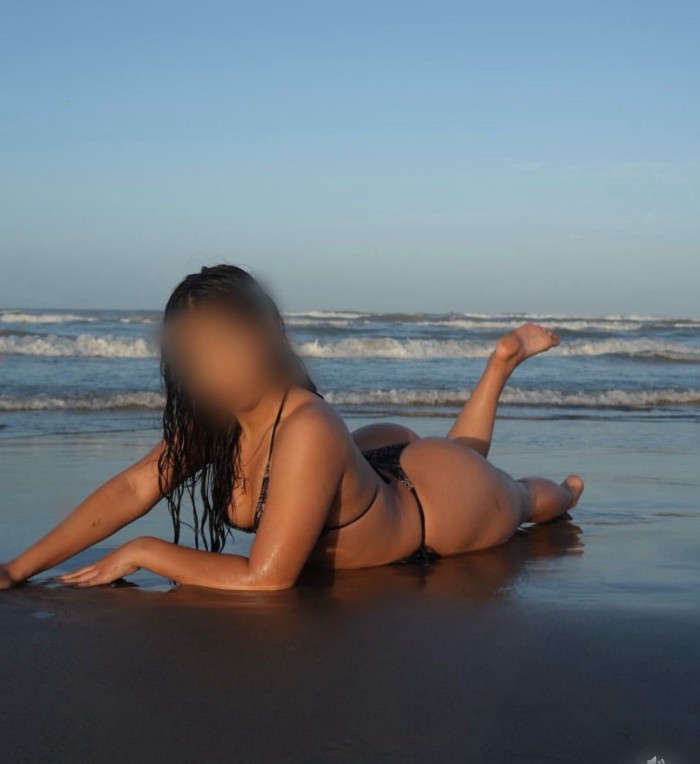 COLOMBIANA FIESTERA Y CON GANAS DE PECAR
