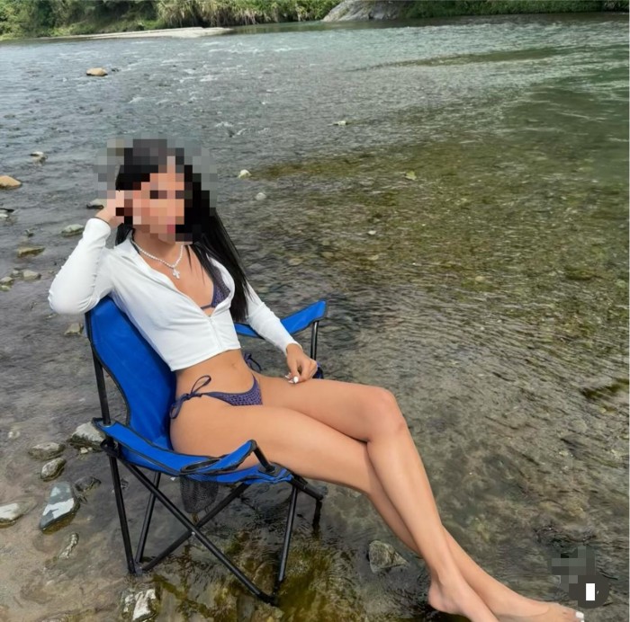 AMIGUITAS MUY COMPLACIENTES DESOSAS DE PLACER