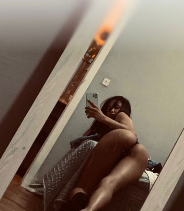 Hermosa chica joven latina en irun